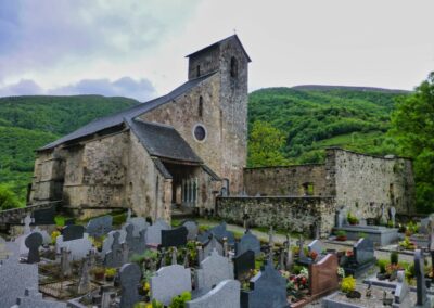 Eglise de St Engrace GR 10 - 8ème étape - 8 juin 2013 - de Logibar à St Engrâce